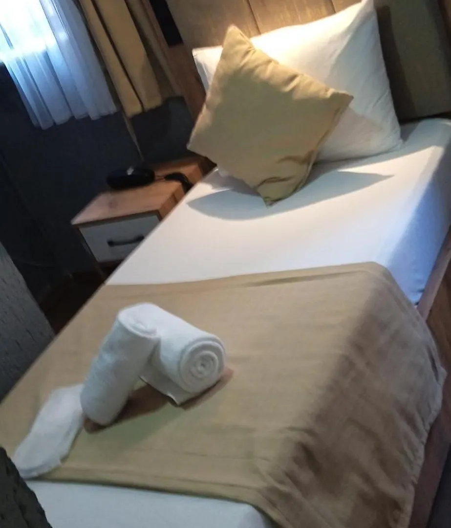 בית אירוח Yellow Bull Istanbul Hotel טורקיה